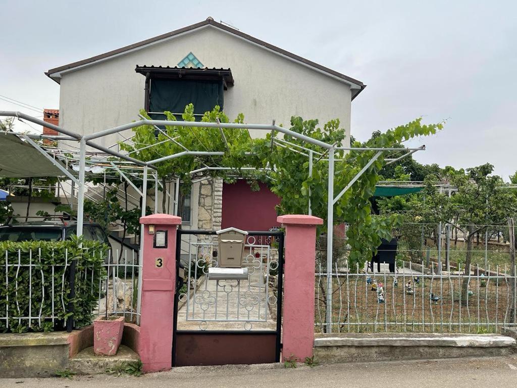 דירות PUY Apartman Pcelica מראה חיצוני תמונה